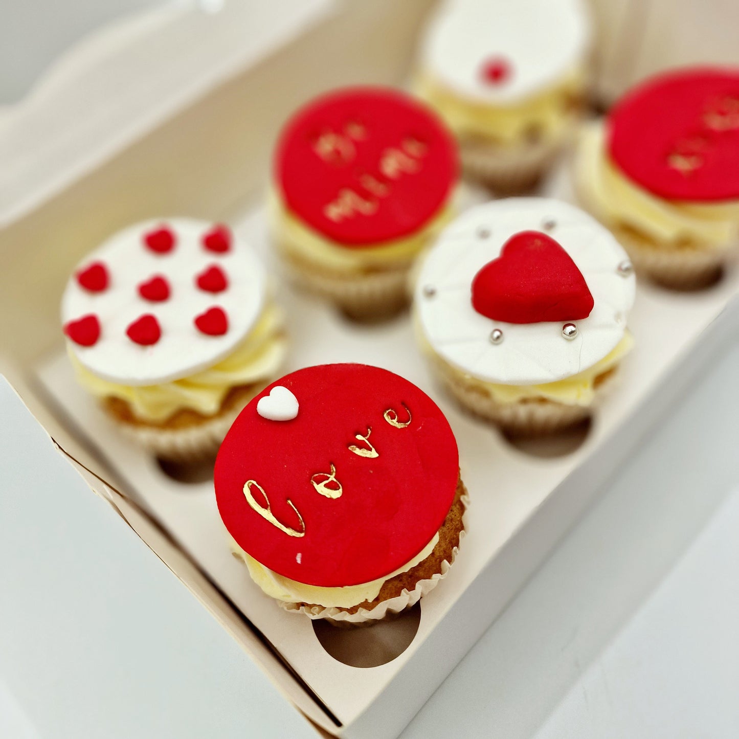 Valentine’s cupcake gift box with decorated buttercream for delivery in Basildon Essex