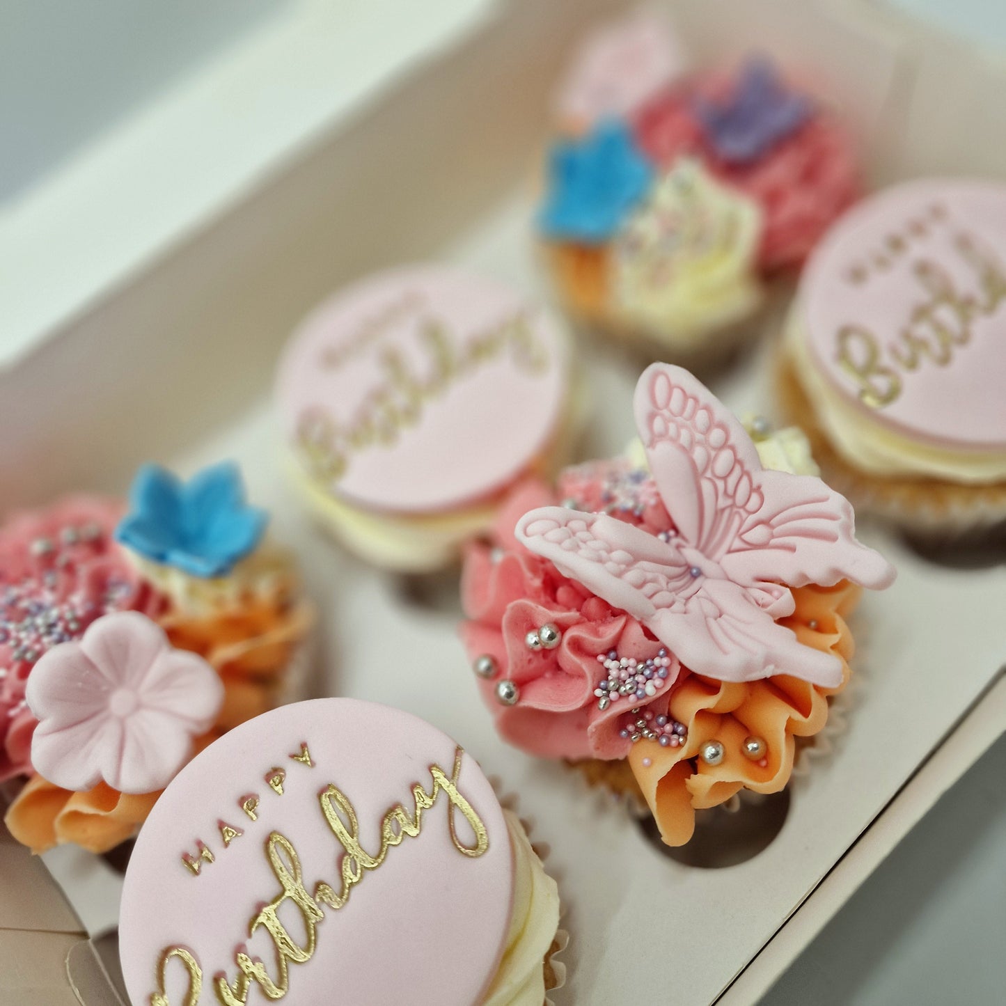 Cupcakes with flowers and butterflies